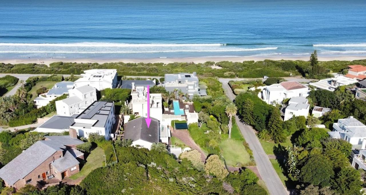 B&B Plettenberg Bay - Villa Azure - Sea Views, Pool - 70m onto Robberg 5 Beach - Bed and Breakfast Plettenberg Bay