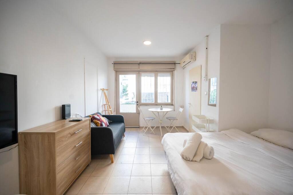 Geula Beach- Seaside Studio By Vacay - B&B Tel Aviv