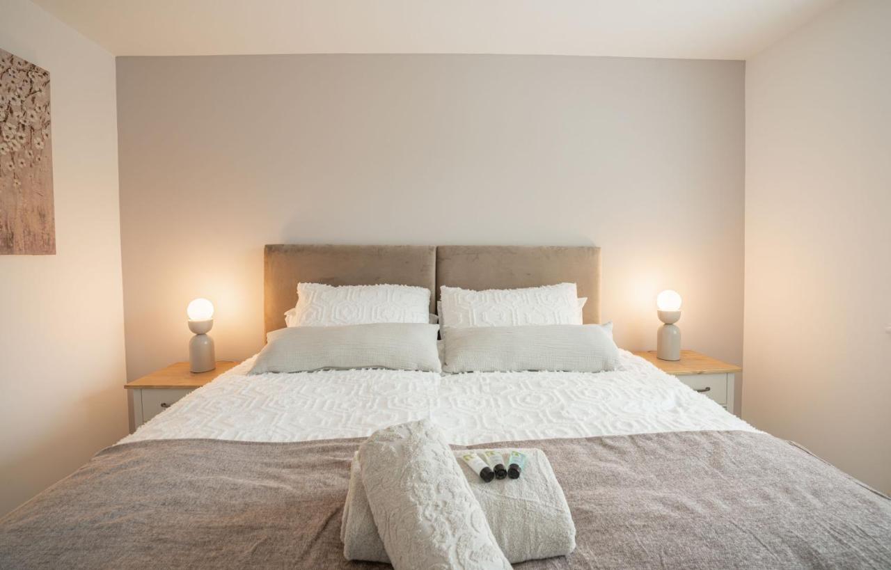 Luxurious 2BR Home with Parking, Near NEC, & Airport - B&B Marston Green