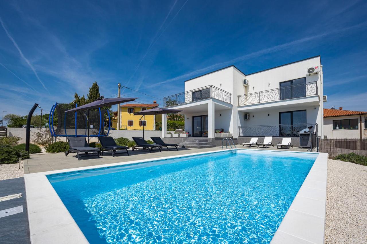 Villa Angie with Heated Pool - Ferienwohnung Vodnjan