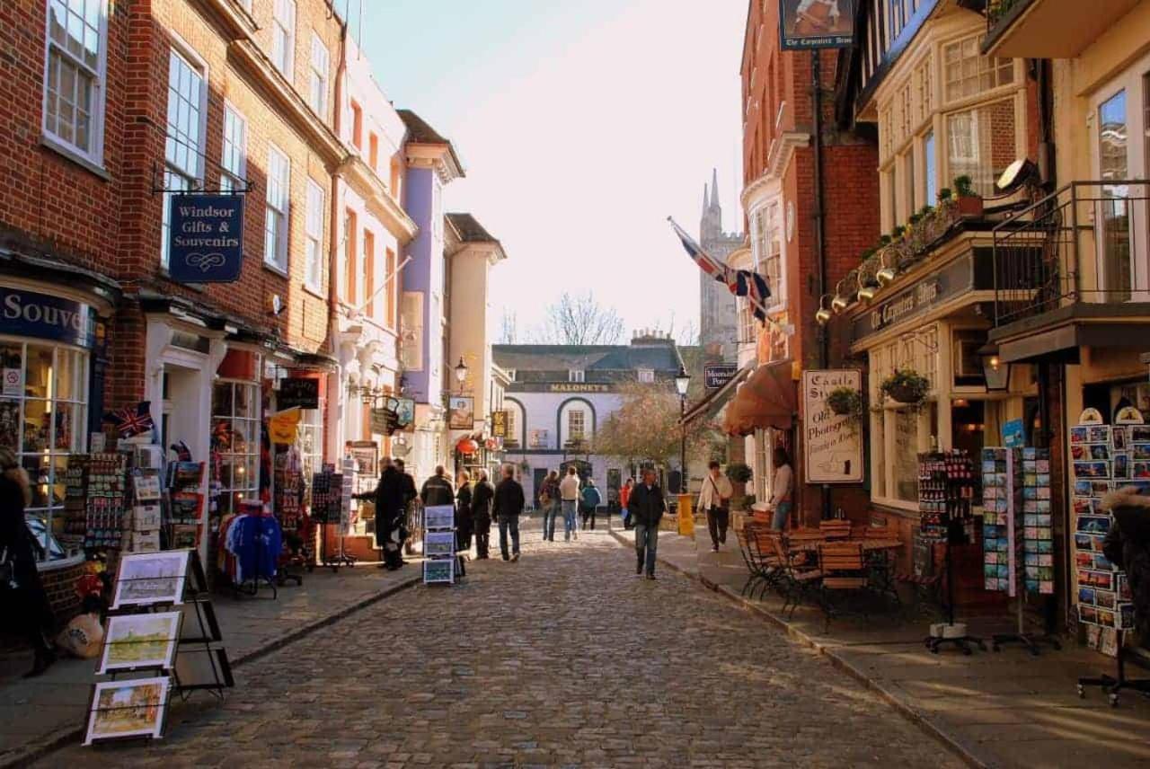 BEAUTIFUL WINDSOR COTTAGE, AMAZING LOCATION, The Castle, Ascot, Legoland, Free Parking Super Close - B&B Windsor