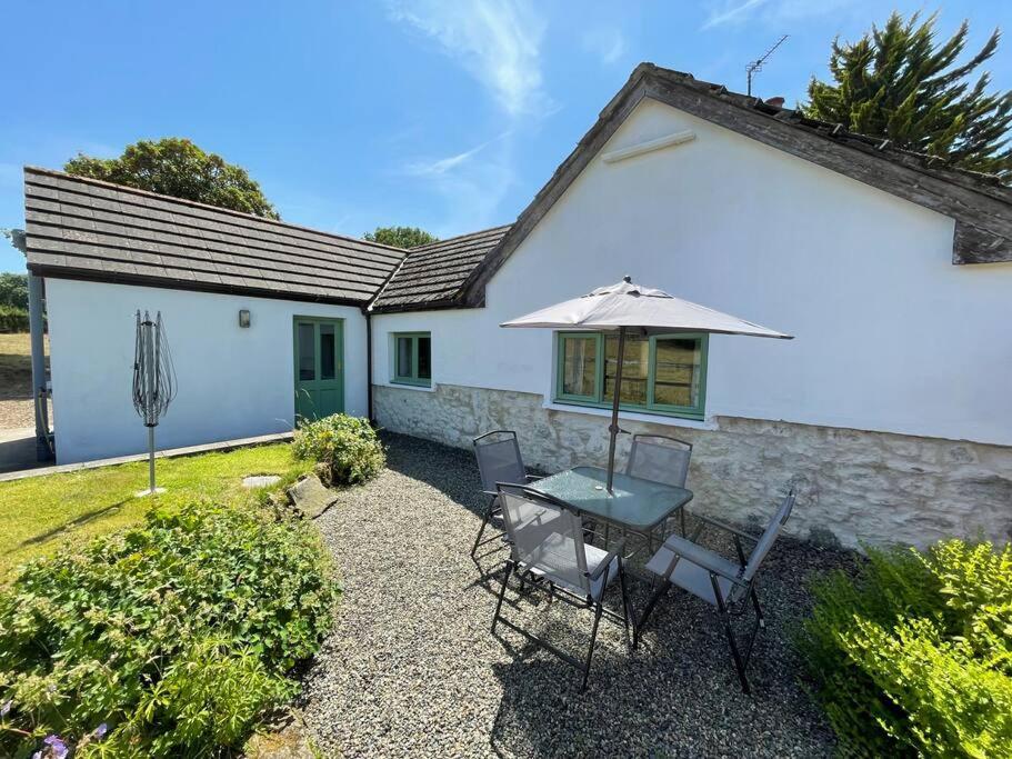 B&B Narberth - Oaktree Cottage, West Atheston Farm - Bed and Breakfast Narberth