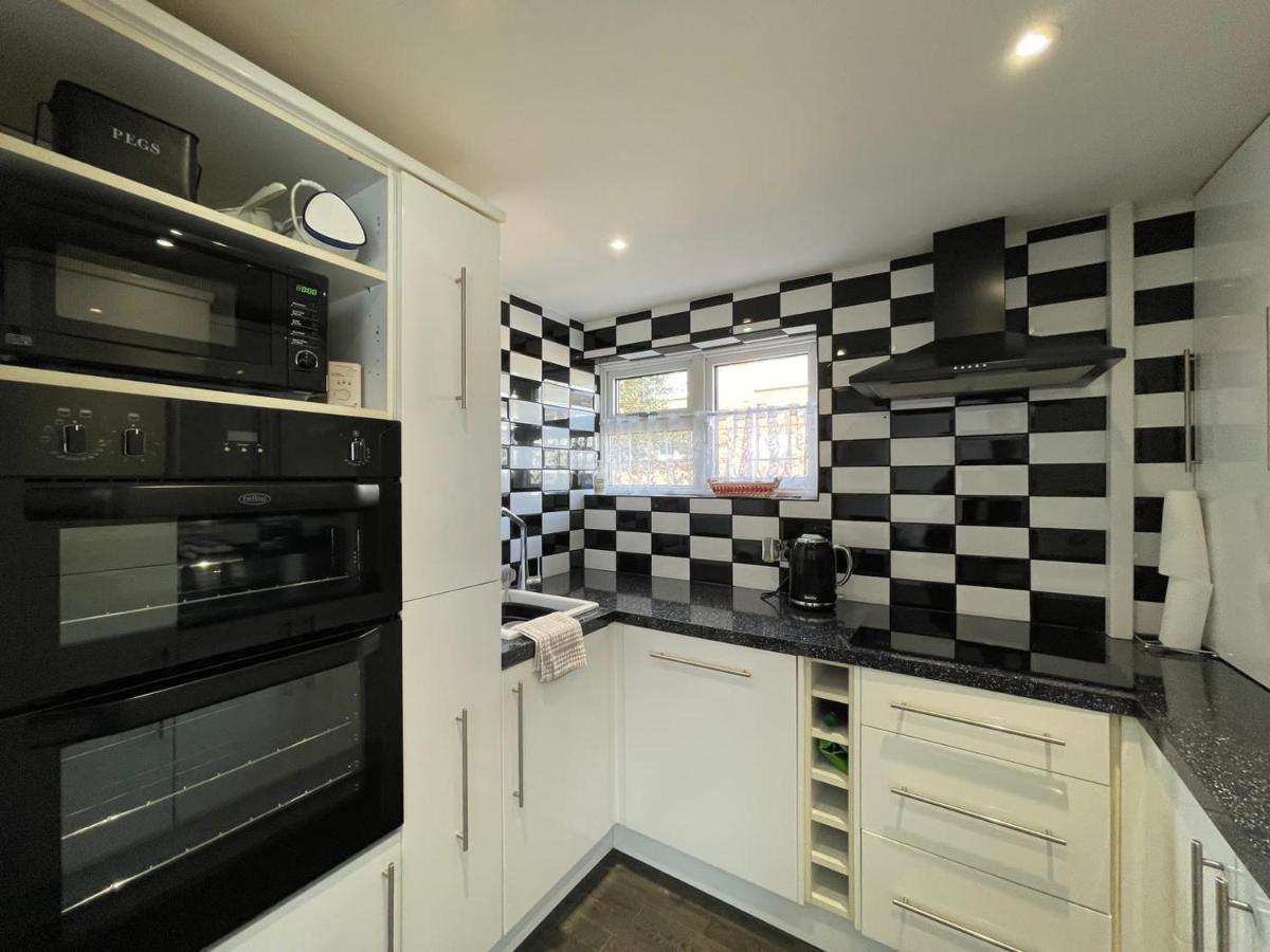 Quaint 2 Bed Village Retreat - B&B Pevensey