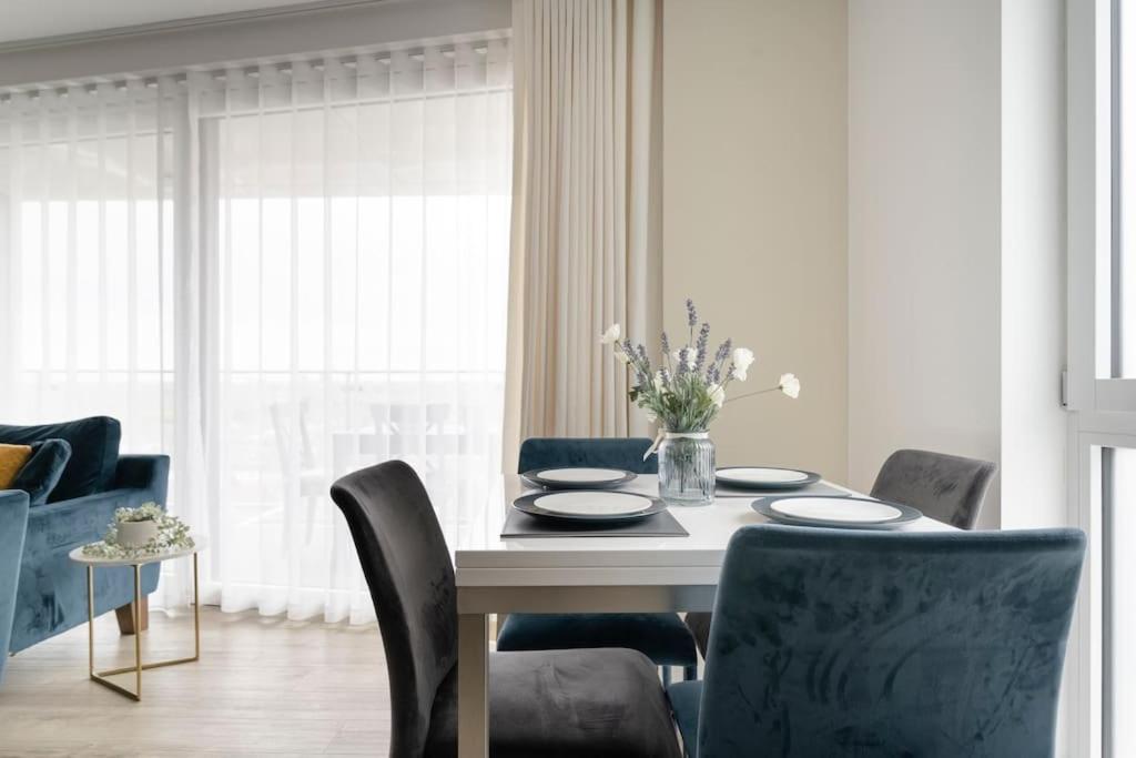 Lovely En-suite Flat with Balcony and Parking. - B&B Londra
