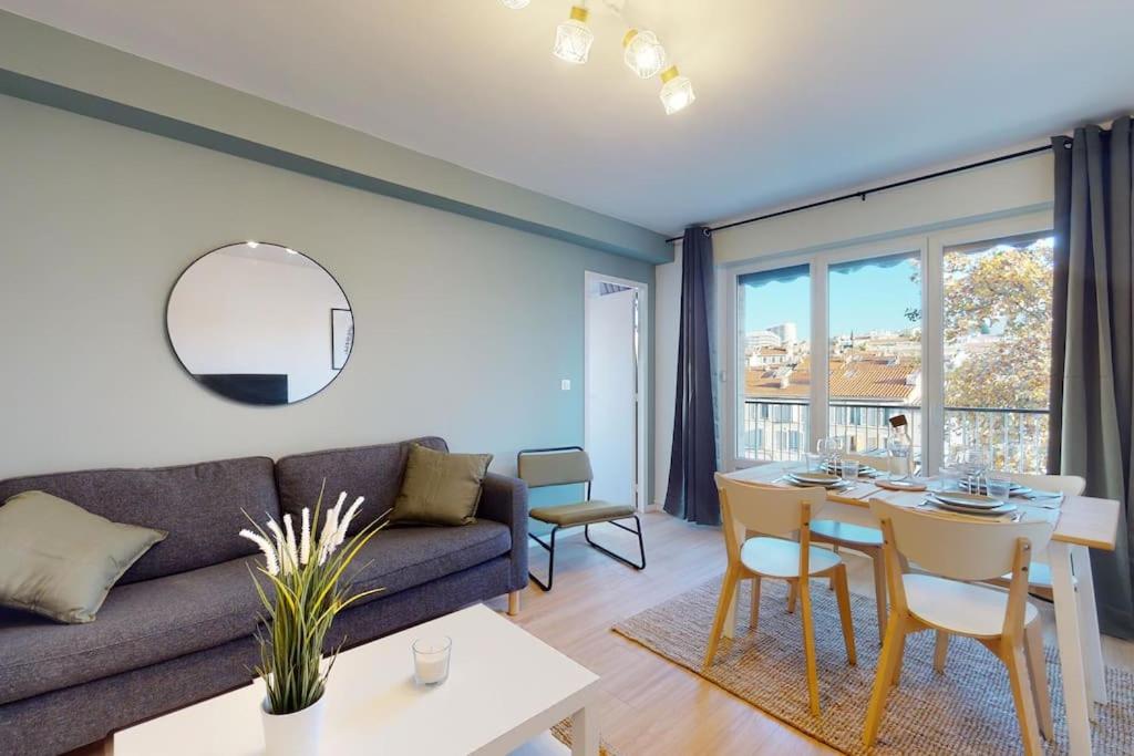 B&B Marseille - Appartement 4 chambres 8 couchages avec extérieur - Bed and Breakfast Marseille