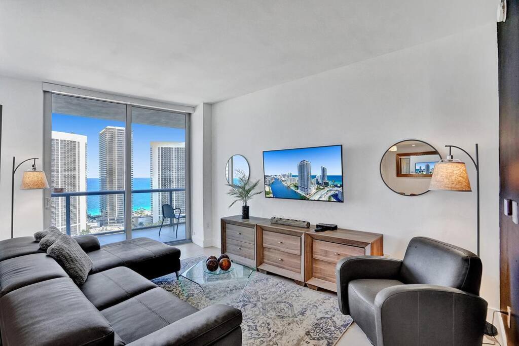 Sky-High Spacious Ocean View Condo 4 BDRS 3 BATH - Chambres d’hôtes Hallandale Beach