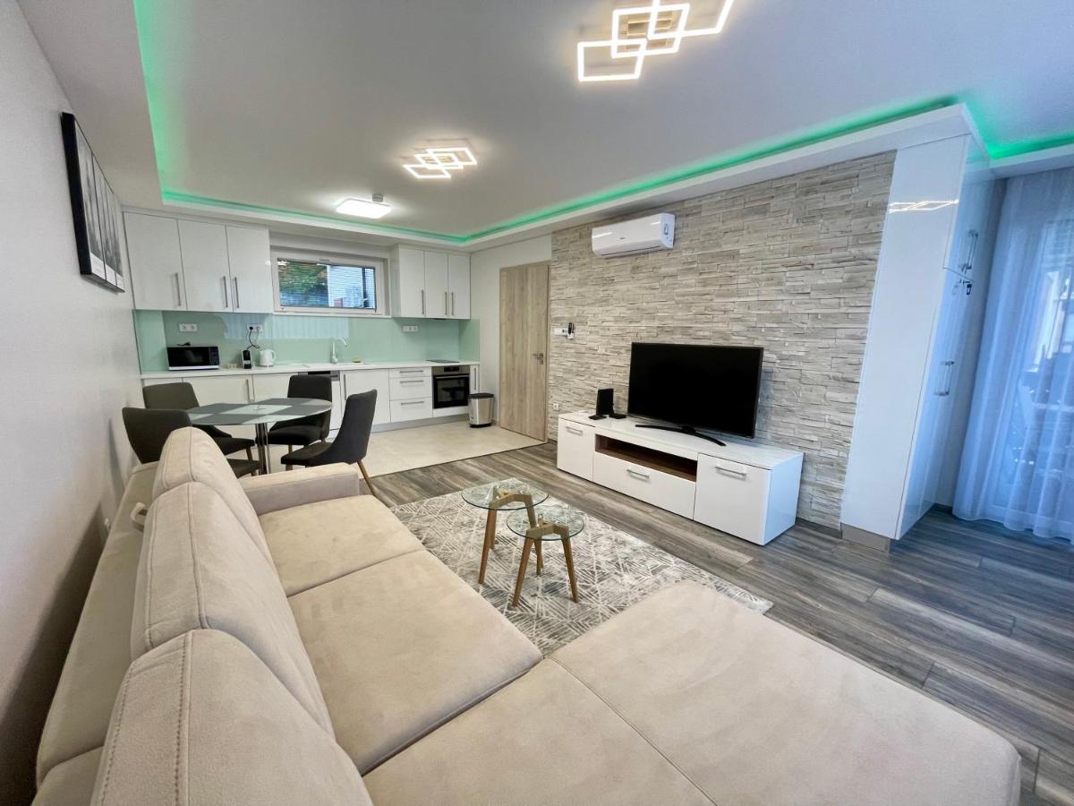 Lara Lux Apartment 2 - B&B Hajdúszoboszló