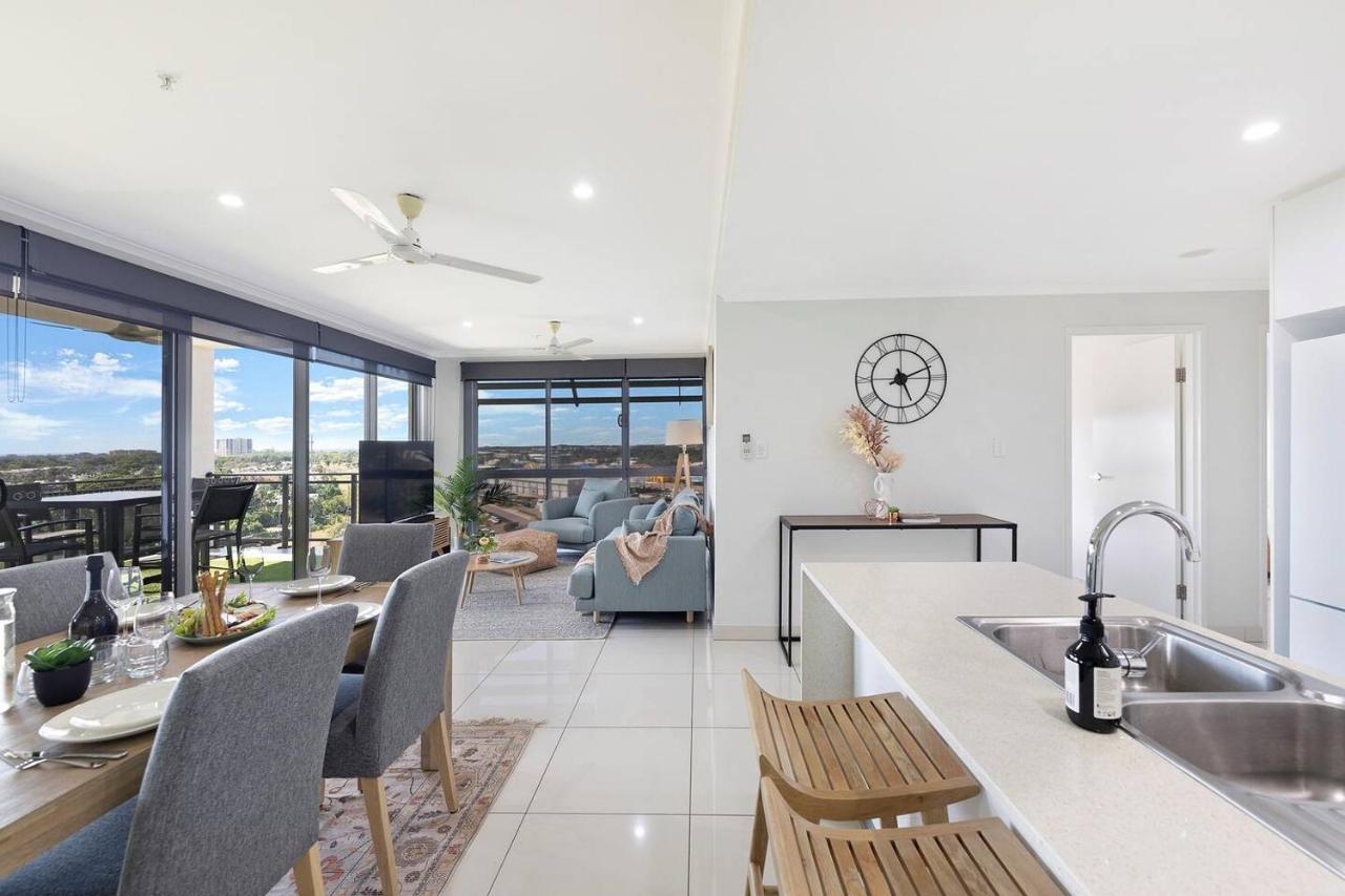 'Opal of Darwin' Breezy Living Atop Blue Horizons - B&B