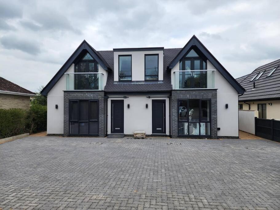 Paradigm Court, Luxury 2-Bedroom Apartment F3, Oxford - Bed and Breakfast