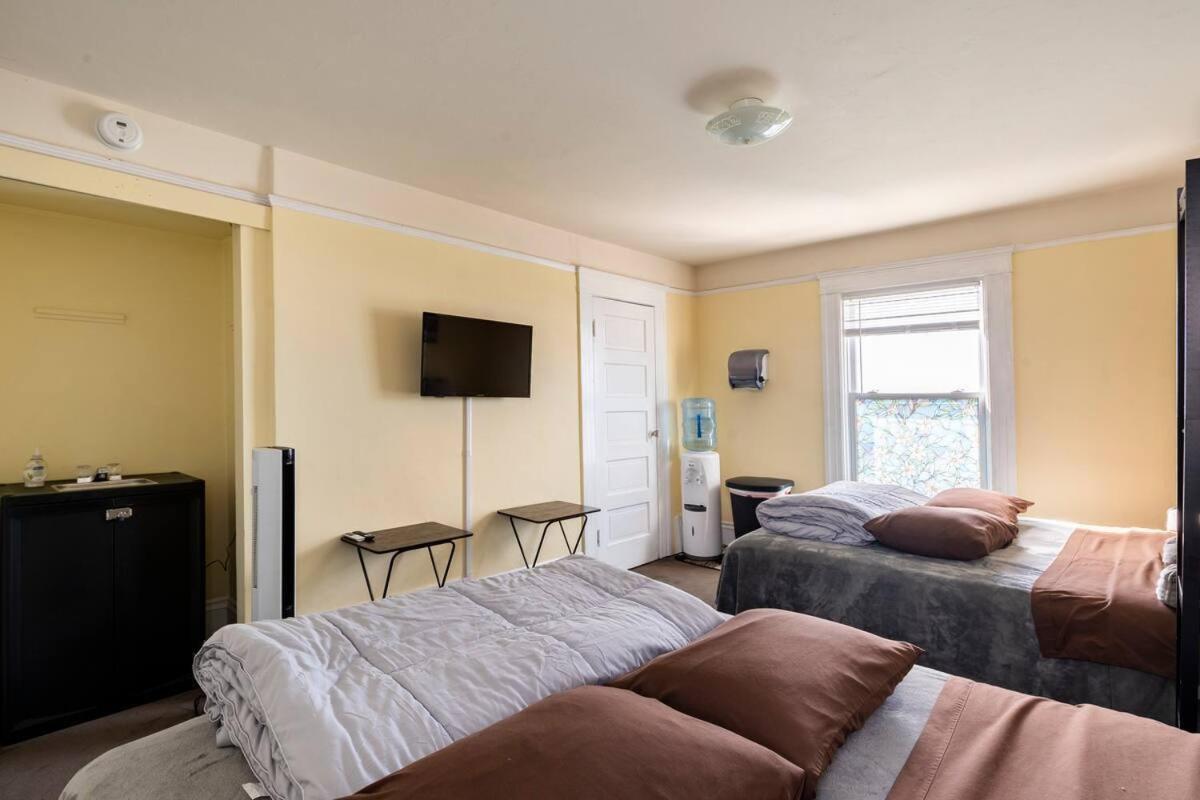 Vierpersoonskamer met Gedeelde Badkamer