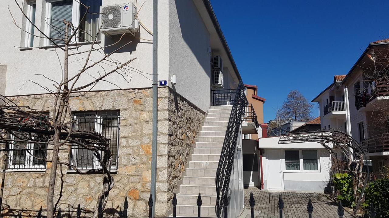 Luccia Apartments-Guesthouse Laguna - B&B