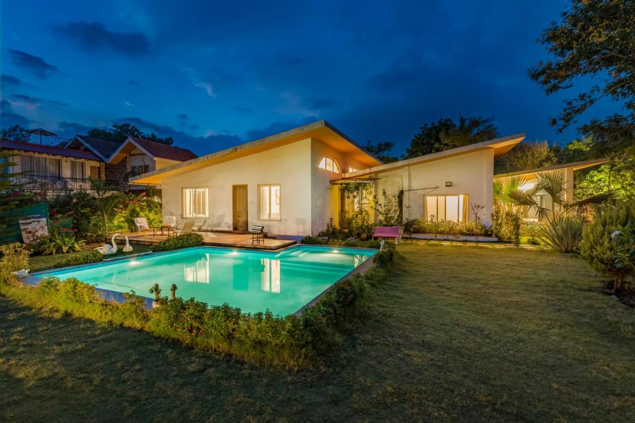 B&B Lonavla - SaffronStays Roselle, Malavli - pet-friendly pool villa with modern interiors - Bed and Breakfast Lonavla