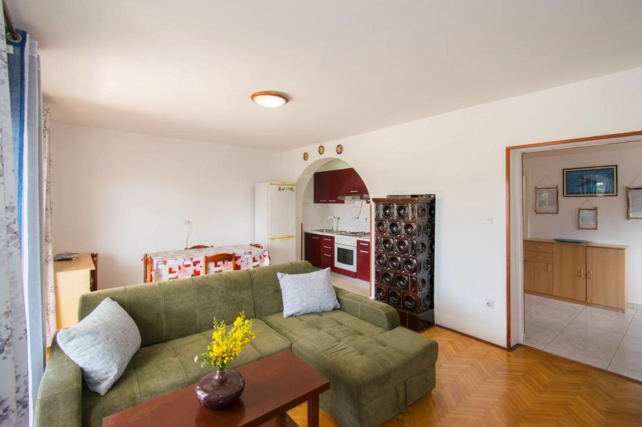 Apartman V in Premantura near the center of town - B&B