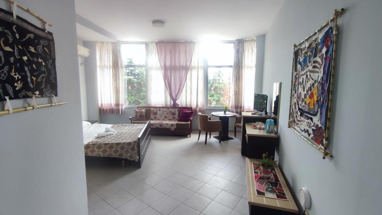 10 apartmants Olimpia MIR - B&B Durrës
