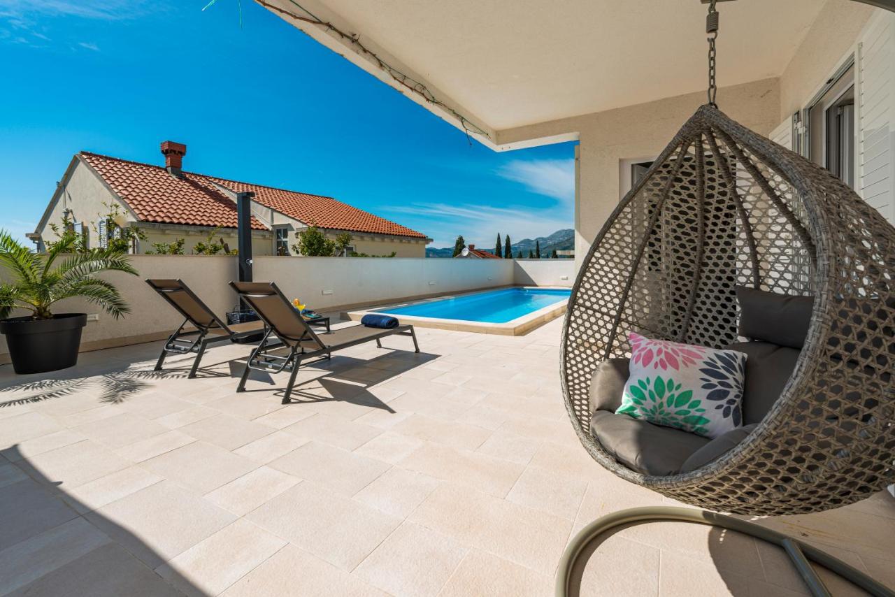 Deluxe Apartment Unique-With Private Heated Pool - B&B