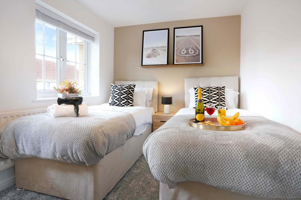 B&B Luton - Stylish House - Close to City Centre and Luton Airport - Free Parking, Super-Fast Wifi, Garden and Smart TV with Netflix by Yoko Property - Bed and Breakfast Luton