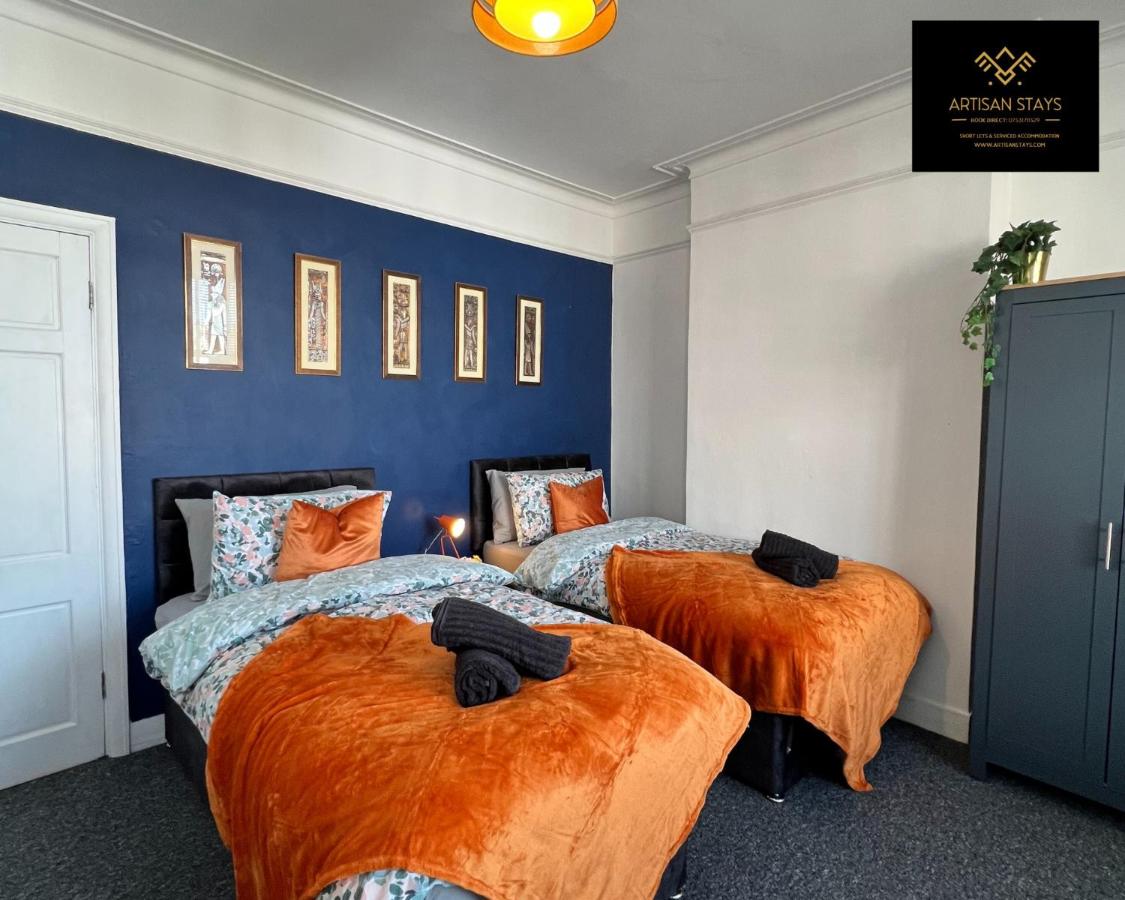 B&B Southend-on-Sea - Vintage Vibes By Artisan Stays in Southend-On-Sea I PVT Parking I Sleeps 5 - Bed and Breakfast Southend-on-Sea