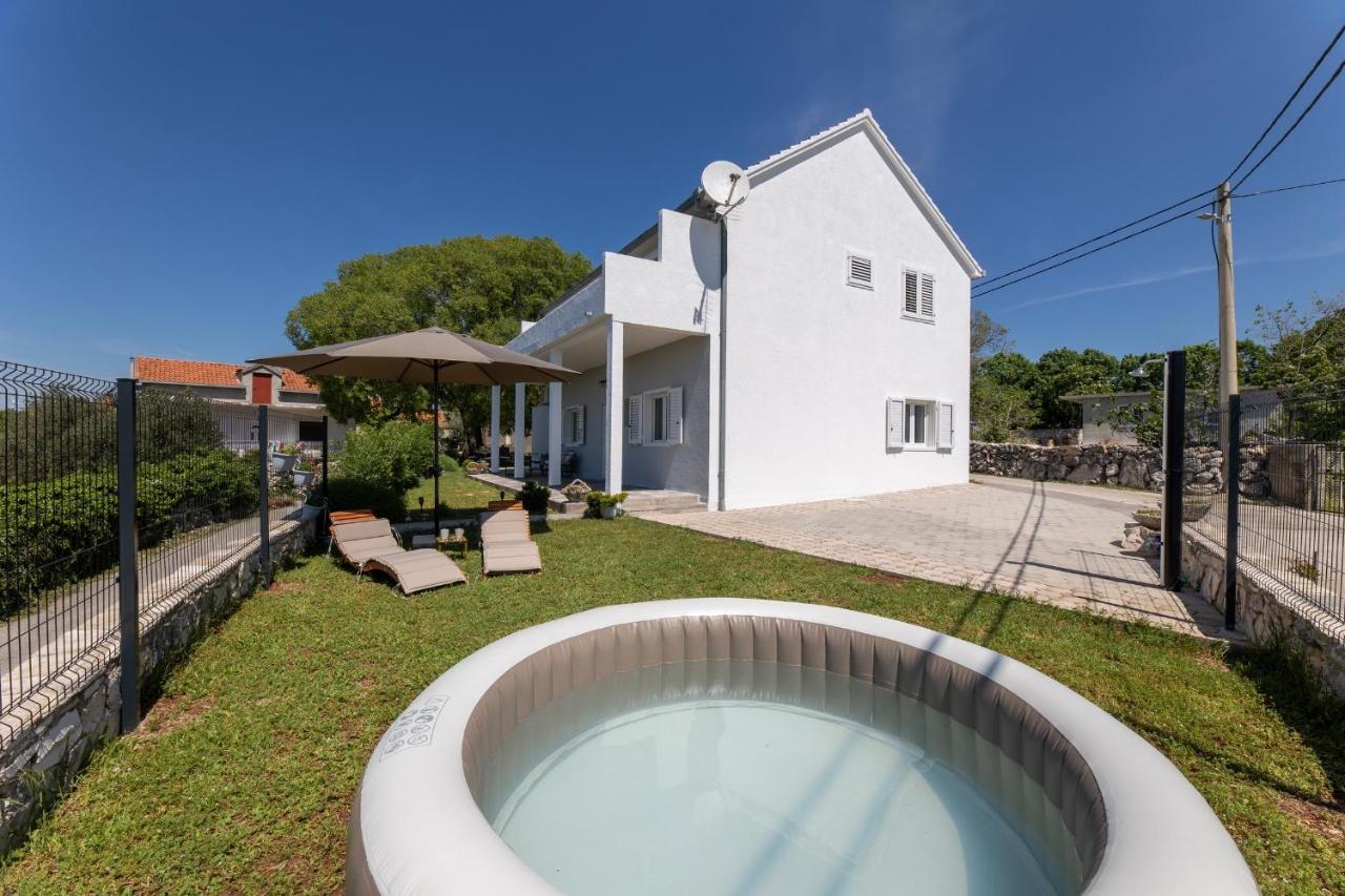 Holiday Home Bajic - B&B Žeževica