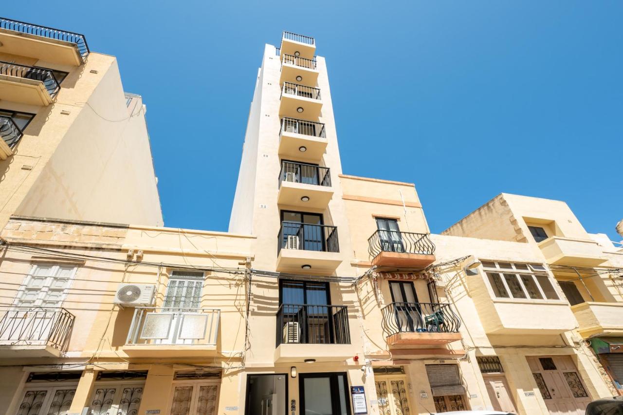 Sea Bliss Apartments with terrace just off seafront in St Paul's Bay - By Getawaysmalta - B&B San Pawl il-Baħar