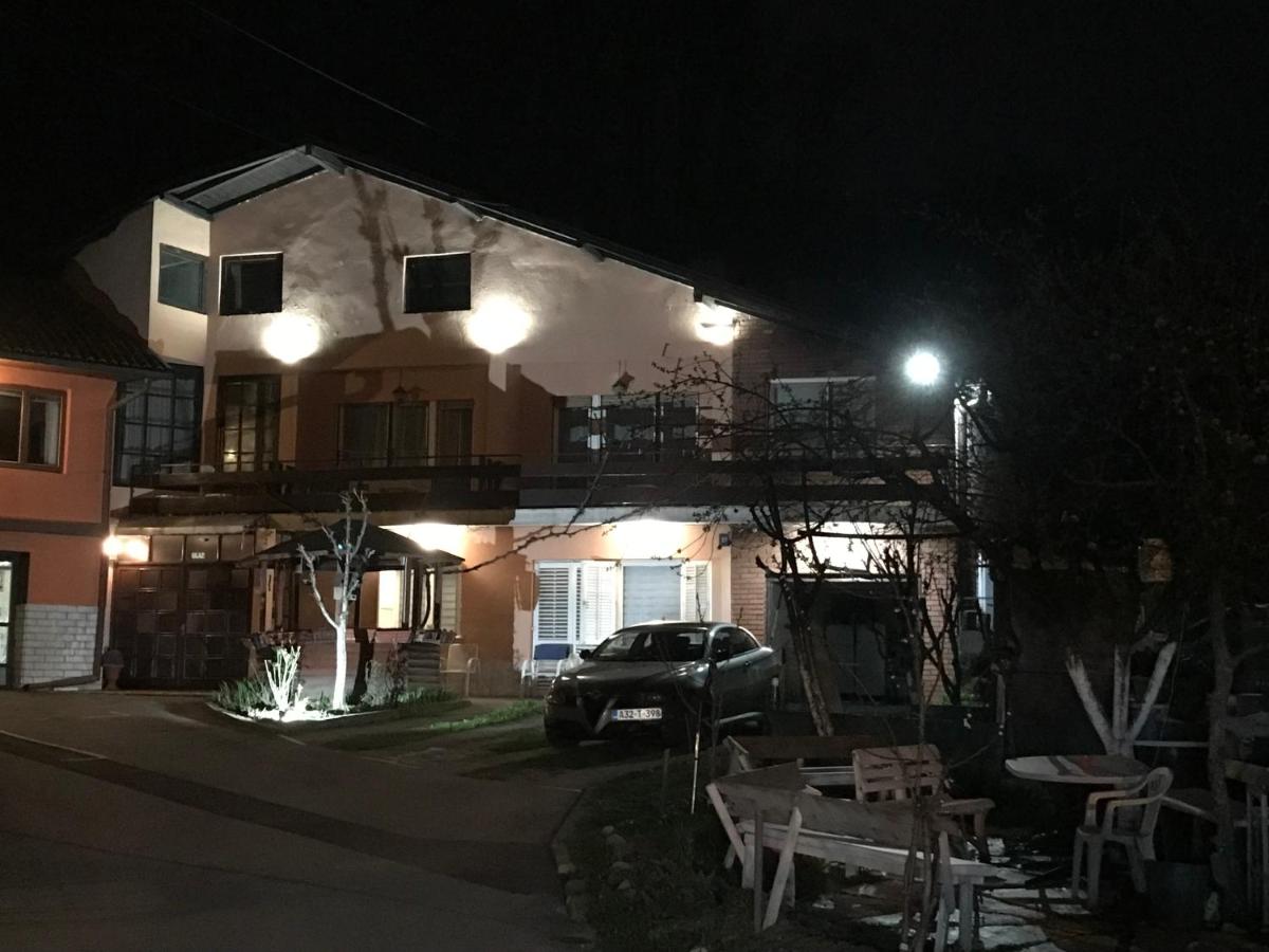 B&B Tuzla - Prenociste Chardak - Bed and Breakfast Tuzla