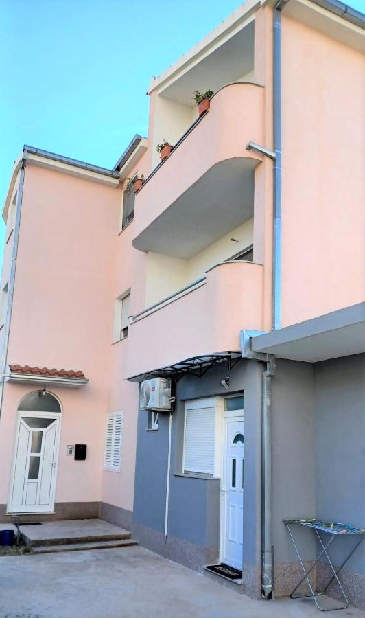 Apartment NEVA Split with free private parking space - B&B Split
