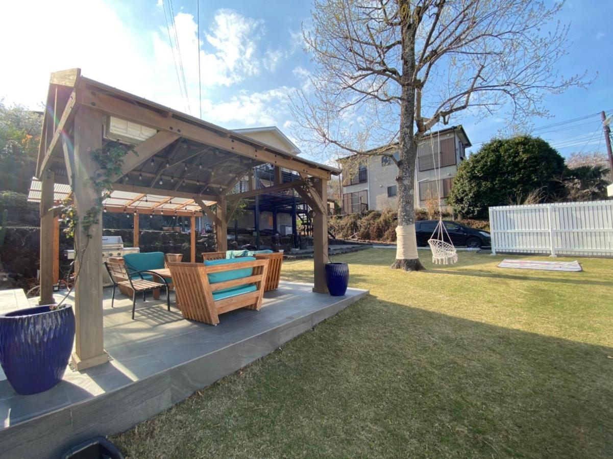 2SLDK駐車場、芝生東屋付き、BBQ、大室山と海遠望伊豆高原5分 - Ferienwohnung