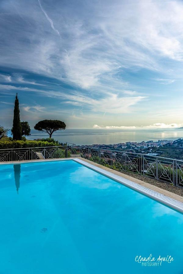 B&B Bordighera - Villa Gaia - Luxury Villa, pool & wellness rooms - Bed and Breakfast Bordighera