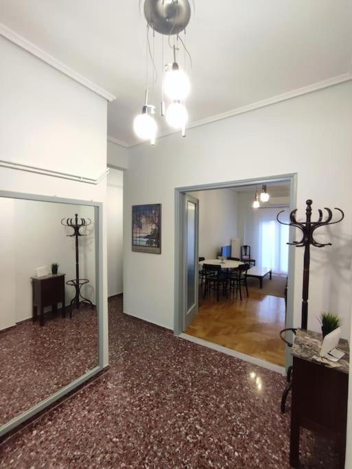 Volos center, St Nicholas Square, XENIOS - Ferienwohnung
