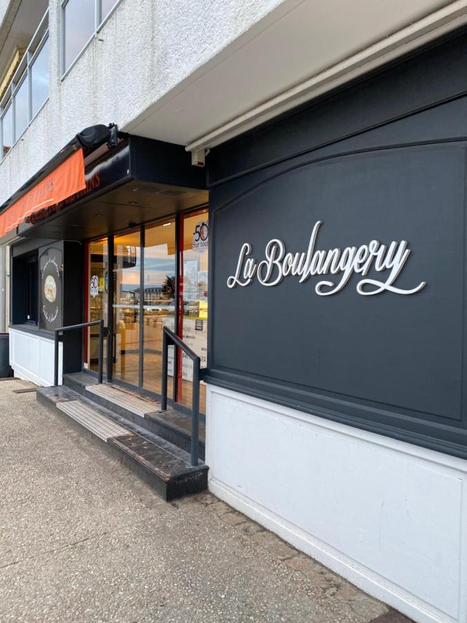 Vue panoramique mer et chenal même de la chambre 50m2 refait à neuf situation idéale en option garage fermé privé - B&B