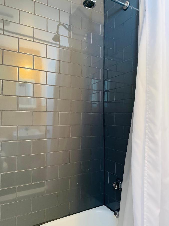 Chambre Double ou Lits Jumeaux avec Salle de Bains Privative