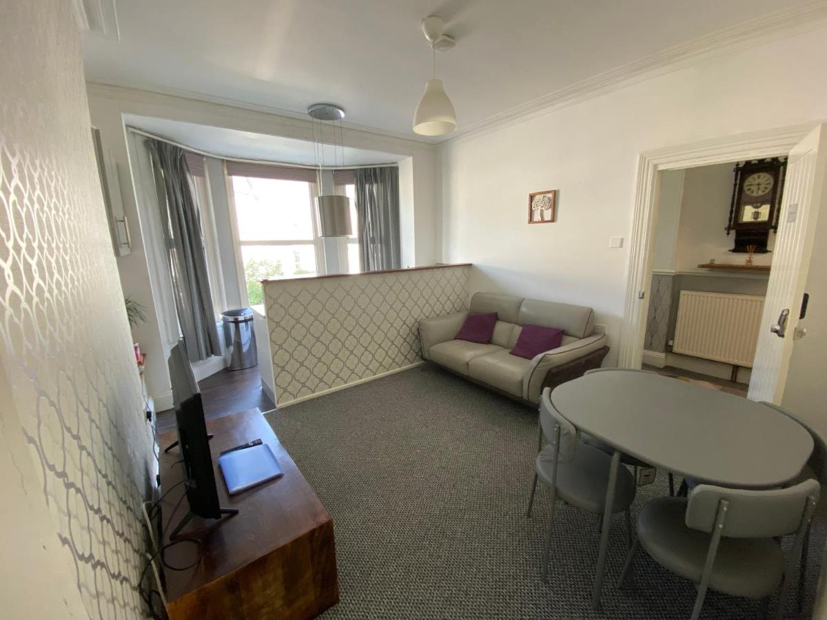 The Walnut Suite lovely one bedroom flat in Stoke. - B&B Plymouth