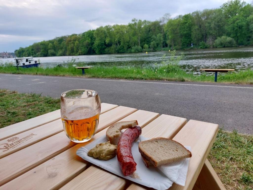 Zouw Hausboat Zakotven -pouze ubytovaní - B&B Roudnice nad Labem