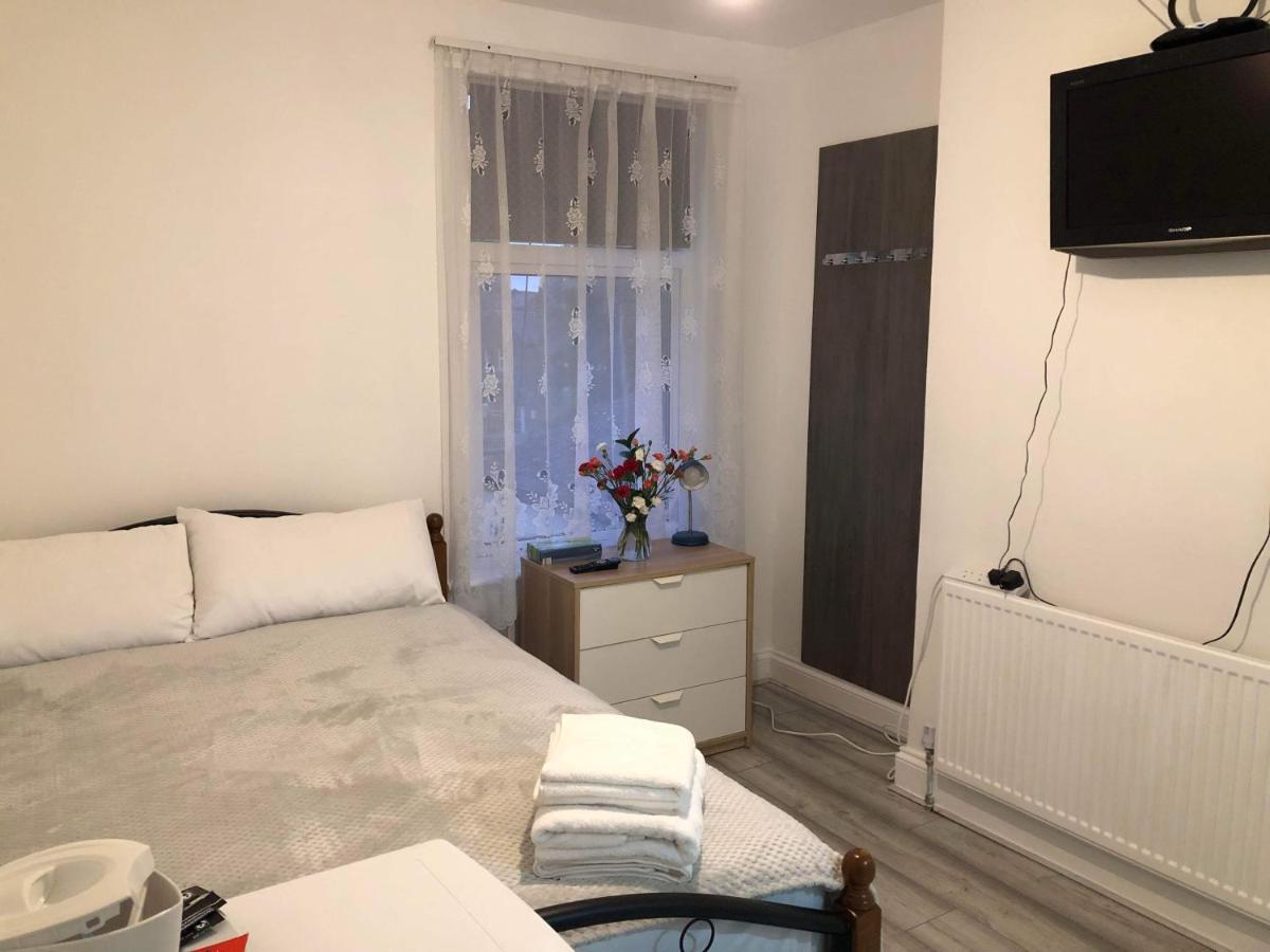 B&B Londra - En Suite Double Room - Bed and Breakfast Londra