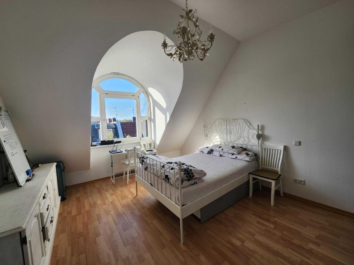 B&B Berlino - One Private room available in a two room apartment in Tegel, Berlin - Bed and Breakfast Berlino