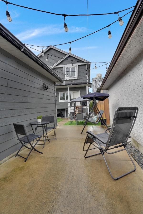 Family-Friendly, 3 Bed House - Private Backyard-Central Location - Bed and Breakfast Vancouver
