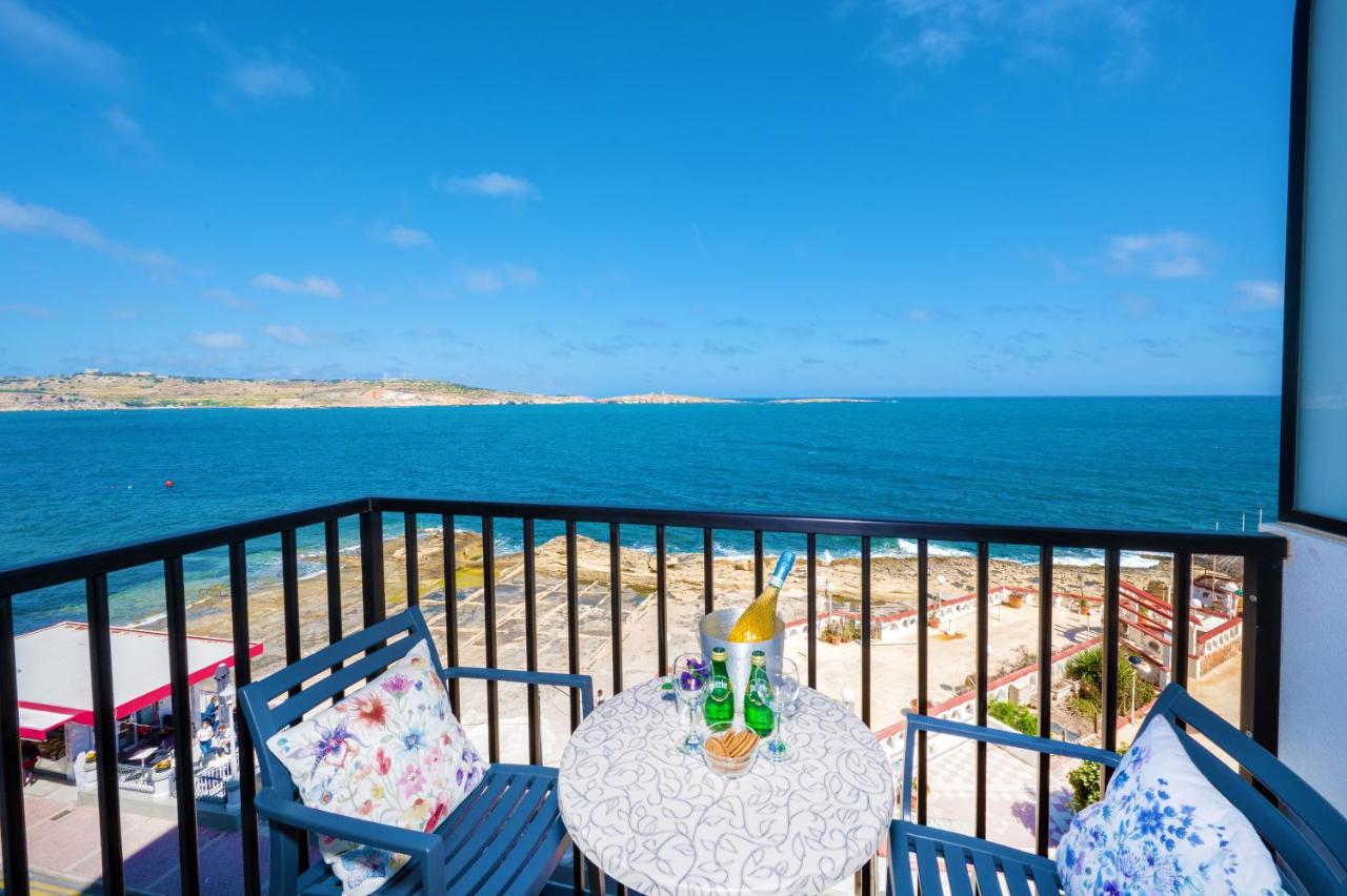 B&B San Pawl il-Baħar - Islet Promenade Seafront Family Apartment with 2 balconies by Getawaysmalta - Bed and Breakfast San Pawl il-Baħar