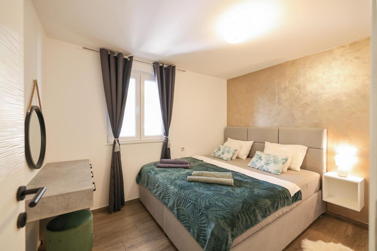 Apartment mit Poolblick