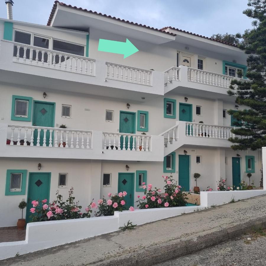 Arocaria Apartment in Faliraki with garden , mountain and sea view - Chambres d'hôtes Faliraki