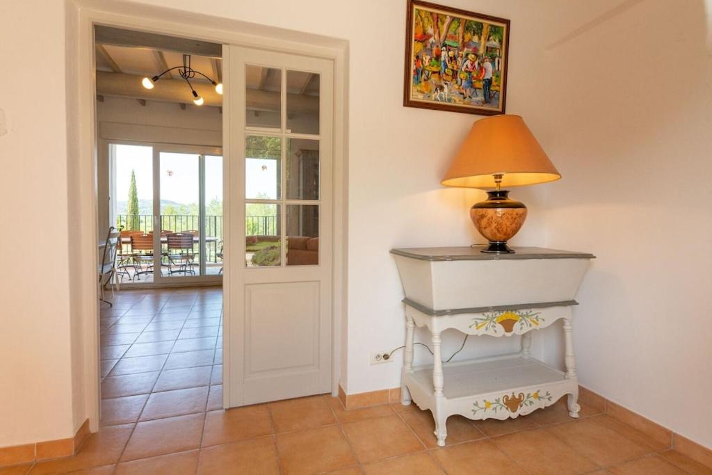 Le Mas du Miel d'Or, 12 pers, au coeur du Luberon, air-conditionné, piscine, propriété de 5000 m2 - Chambres d'hôtes Villars