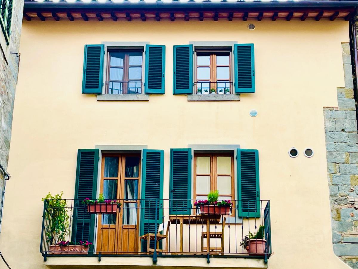 Balcone Fiorito, nel cuore del centro storico di Cortona - Chambres d'hôtes Cortone