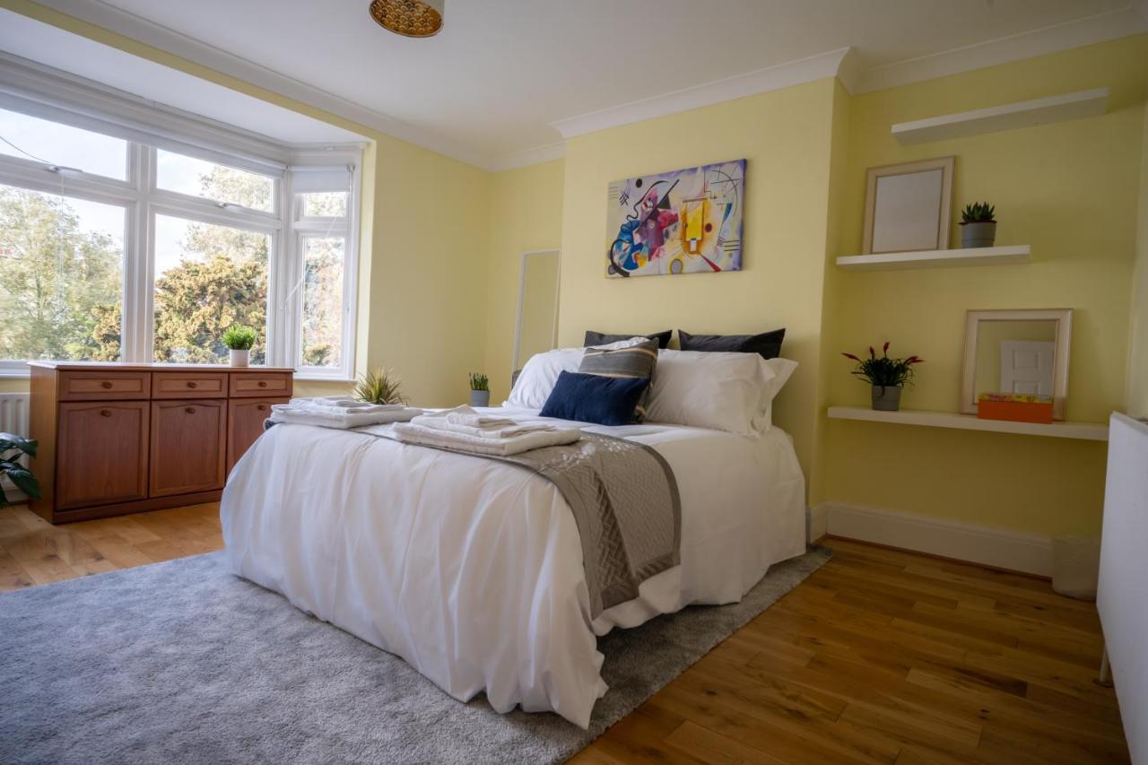 Entire home in Streatham with lovely views & ultra fast Wi-Fi - Chambres d'hôtes Norbury