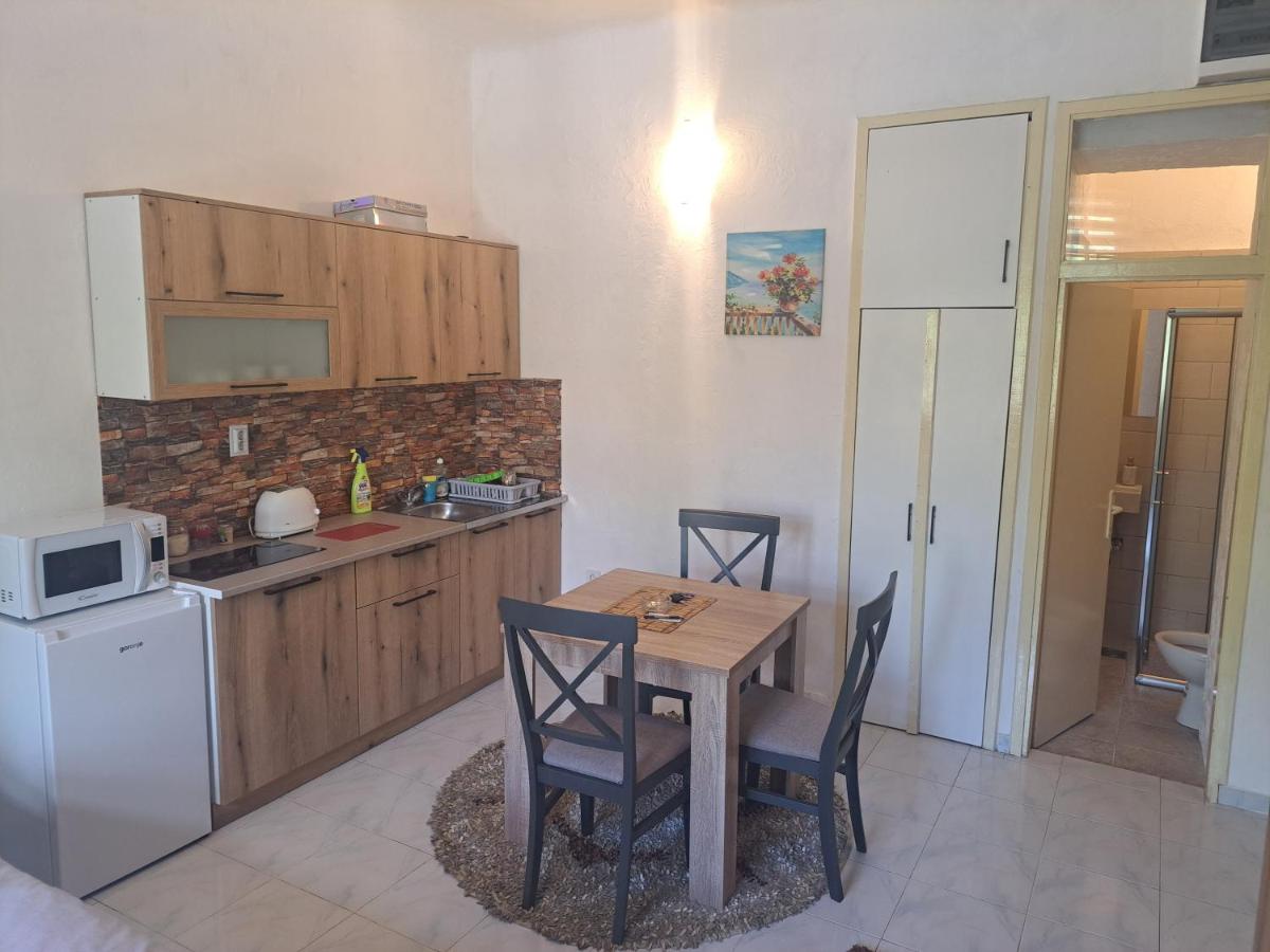 B&B Cettigne - Apartman Milic - Bed and Breakfast Cettigne