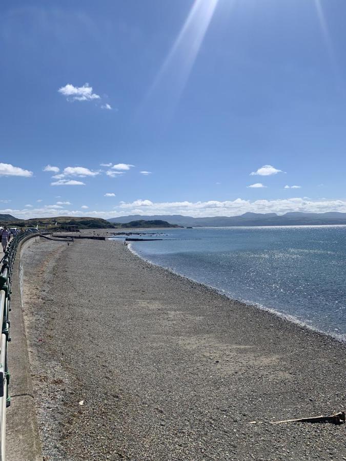 Bron Eryri - Our Cosy House opposite the entrance to Portmeirion! - Chambres d'hôtes Minffordd