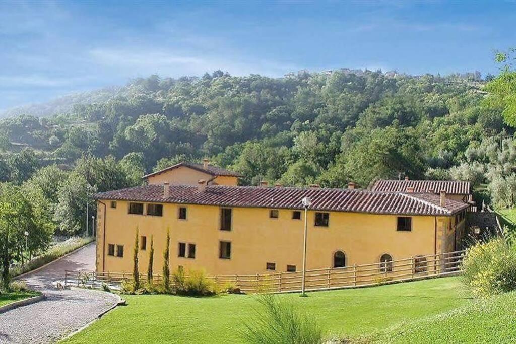 12 - Primavera ed estate - sul MONTE AMIATA - family apartment - wifi privata - riscaldamento - B&B