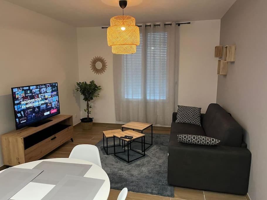 Le 102 de la gare: appartement neuf et climatisé - B&B