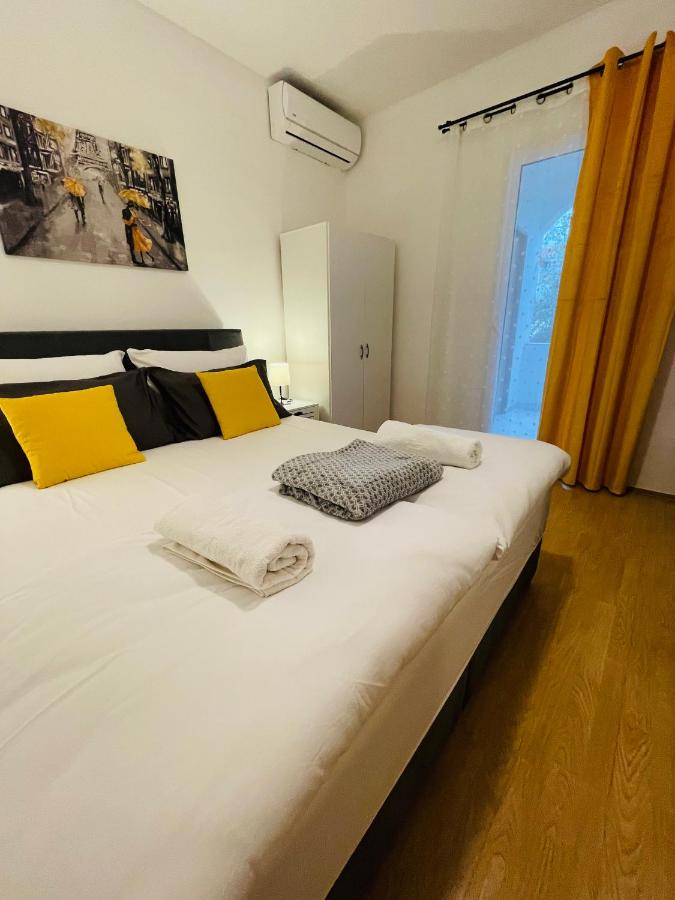 Apartmani Roko&Lovre Paklenica - Chambres d'hôtes Starigrad
