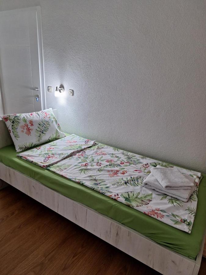 Dreibettzimmer mit Bergblick