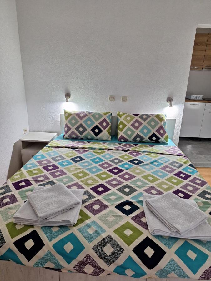 Dreibettzimmer mit Gartenblick