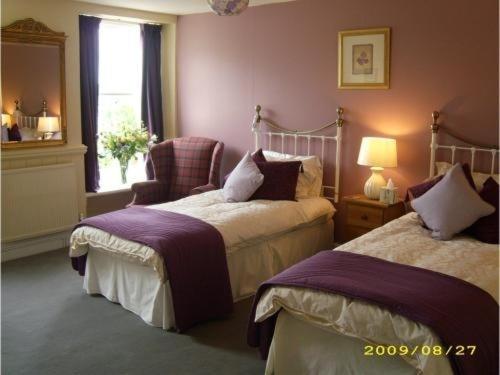 Twin Room with Private Bathroom