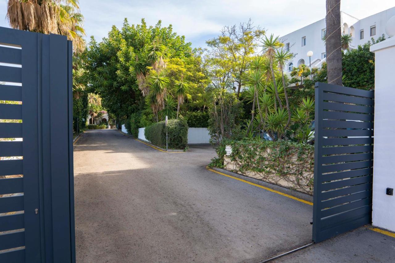 Sotogrande Spacious Duplex with garden - B&B